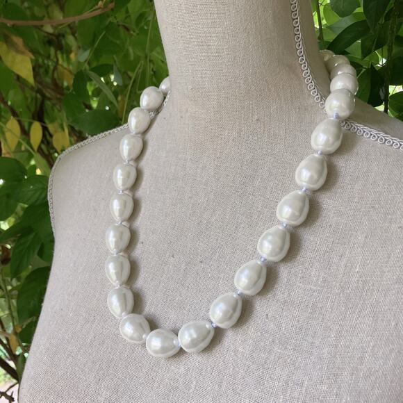 Vintage Baroque Faux Pearl Necklace Gold Tone Clasp 2000s 24.75" Chunky Strand - Picture 4 of 11